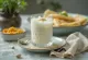 Kardemomme lassi i glas med isterninger