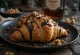 Croissant med likør serveret