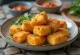 Sprød stegt tofu, serveret i sojasauce