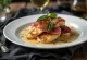 Saltimbocca med prosciutto, serveret