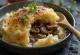 Shepherd’s pie med svampe, serveret med kartoffelmos på toppen