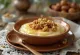 Kharvas med valnødder, cremet mælkedessert med sprøde valnødder på toppen
