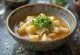 Traditionel Sujebi, koreansk nudelsuppe, med porre og hvidløg