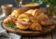 Kalkunskinke croissant serveret