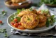 Veganske frikadeller med bulgur serveret