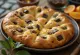 Chokolade og appelsinskal focaccia serveret