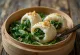 Bao bun med hvidløg og spinat serveret