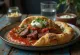 Iskender kebab med oksekød serveret med yoghurt-hvidløgsdressing og ristet pita