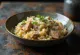 Risotto med kyllingelever serveret med parmesan og persille