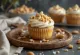 Saltede jordnødde cupcakes serveret