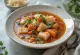 Glutenfri Psarosoupa, rig fiskesuppe serveret med frisk olivenolie og citronsaft
