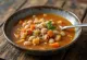 Fasolada glutenfri variant, bønnesuppe serveret med frisk olivenolie