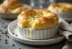 Gouda-soufflé serveret