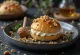Bao bun med krokant og honning serveret