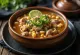 Pozole de Cerdo, mexicansk svinekødssuppe med hominy majs, lime og jalapeño
