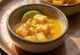 Sød-sur appelsin-lime sauce serveret