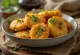 Frisklavet Aloo Bhaji, med sprøde kartoffelkugler