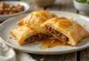 Taiyaki med curry serveret, pyntet med frisk koriander