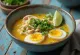 Cibinong laksa, tamarind kokosbaseret suppe serveret med kylling, nudler og friske grøntsager.