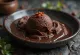 Chokoladeis med barbecuesauce og chokoladespåner