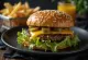 Klassisk sesam burger serveret