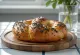 Frisk, hjemmelavet pretzel med birkes, sprød og gyldenbrun