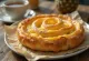 Ananas burek serveret