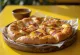 Bacon og rødløg focaccia serveret