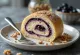 Bolo de rolo med valnødder i skiver, frisk serveret