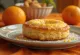 Eccles cake med appelsinmarmelade, i sprød dej, serveret med frugtfyld